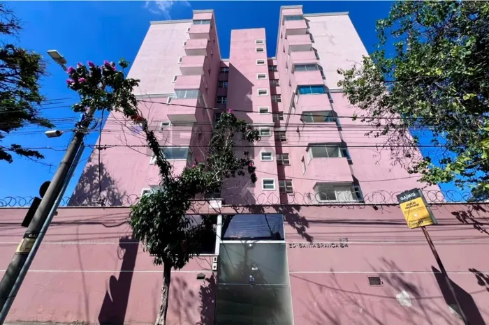Apartamento 2 Quartos com Varanda, Cozinha Americana e 2 Elevadores
