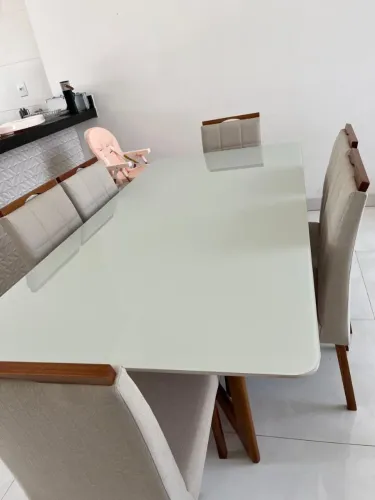 MESA DE JANTAR COM 6 CADEIRAS ESTOFADAS