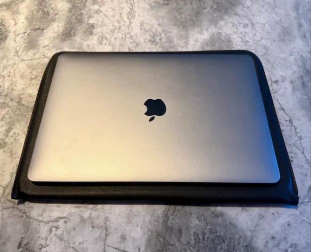 MacBook Pro 13 Apple M1 - 8GB RAM | 256GB SSD | Excelente Estado