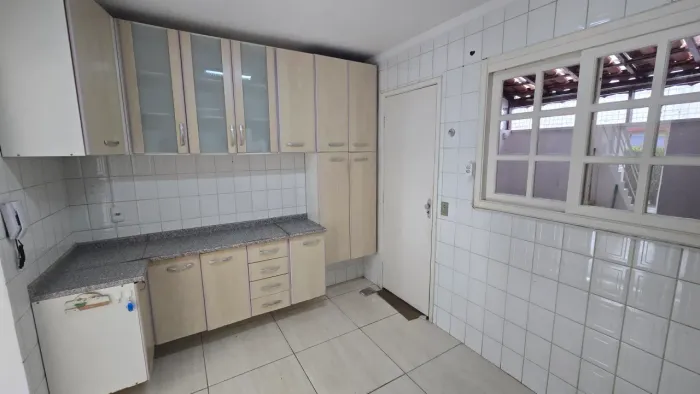 Sobrado p/ Locação - 90 m² - 2 Dorms. 2 Vagas - Jd. Guerreiro - Cotia/SP