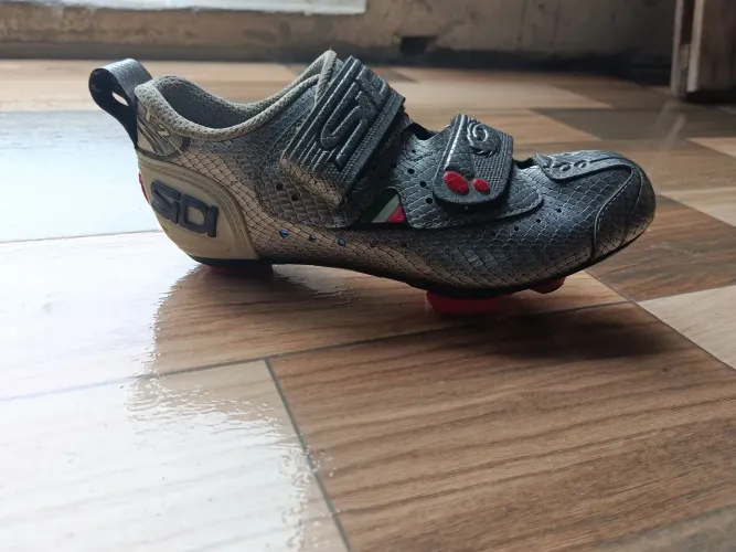 Vendo sapatilha de ciclistas da marca Sidi, produto usado e ótimas condições de conserv.