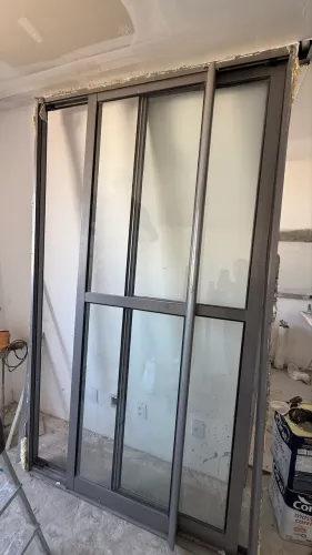 Porta de Correr de Alumínio 2 Folhas com Vidro