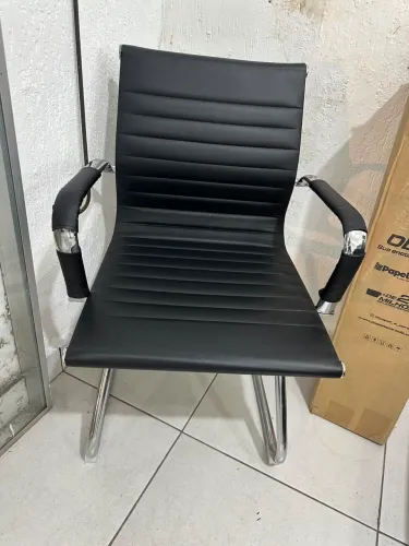 Cadeira Executiva Com Base Fixa Esteirinha Preto