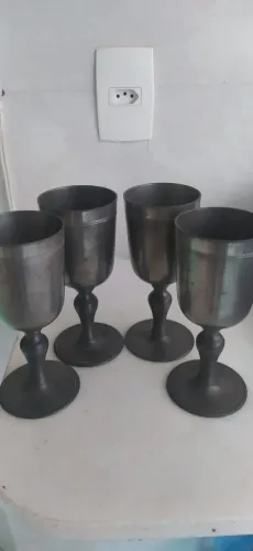 Conjunto de taças de estanho