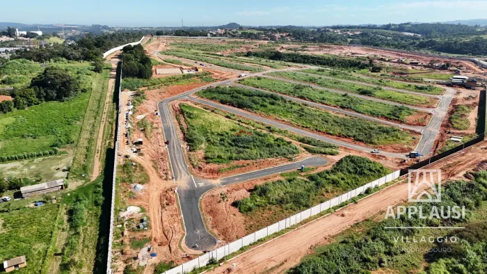Terreno a venda no condomínio fechado Applausi Villaggio Engordadouro em Jundiaí-SP!