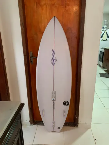 Prancha de Surf Hennek Trekinho 5.5 seminova 