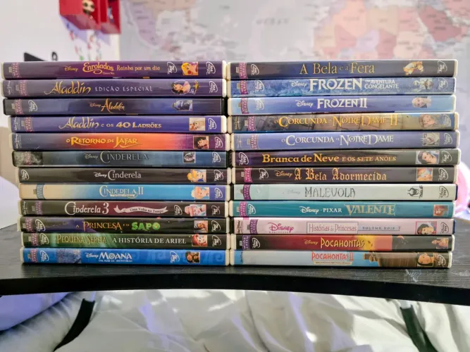Lote 24 DVDs Princesas da Disney