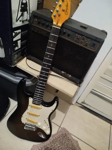 Vendo guitarra com amplificador
