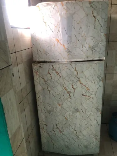 Geladeira grande envelopada