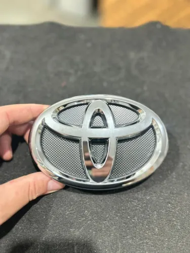 Emblema Grade Radiador Corolla 2020/2023  *0 Original Novo