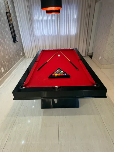 Mesa de jantar e sinuca 