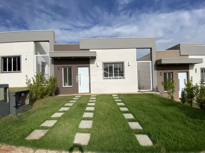 Casa com 2 suítes, banheiro externo e gabinetes no Reserva Taquaral II