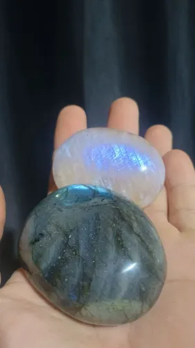 Labradorita e pedra da lua pêssego de Madagascar.