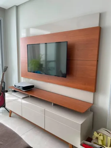 Painel e rack em excelente estado