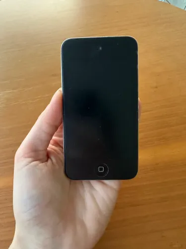 iPod Touch 4ª Geração original Apple - 8GB de armazenamento.