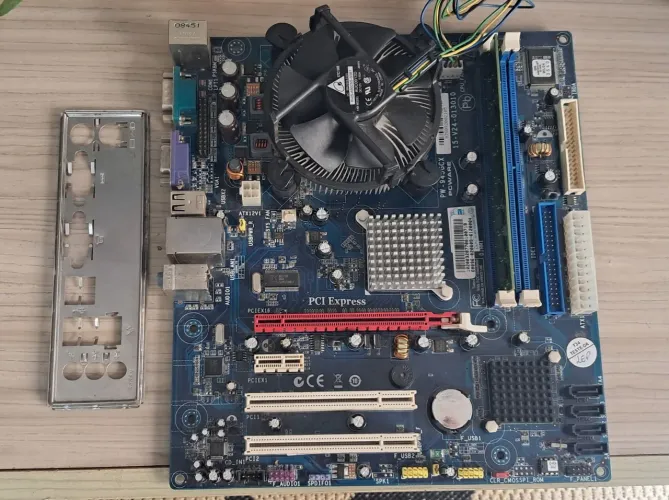 Kit Placa Mãe PCWare PW-945gcx + Celeron CPU 450 + 2 GB DDR2