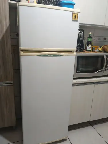 Vendo geladeira Consul parou de funcionar mais tá novinha