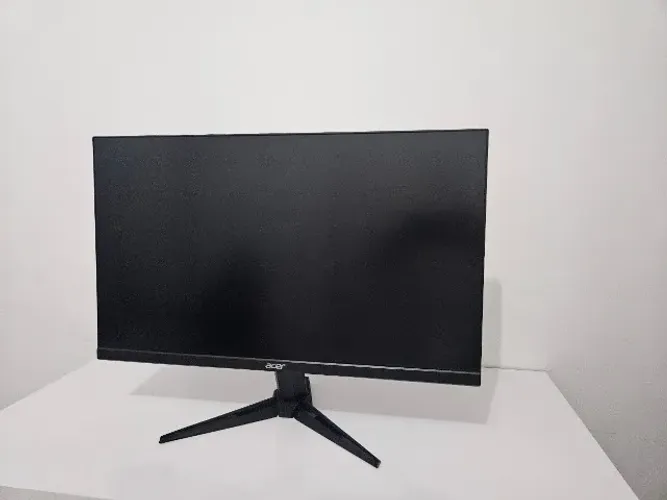 Monitor Gamer Acer Nitro QG241Y 23.8" Full HD - DEFEITO: Liga LED mas não dá tela