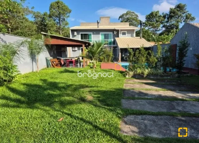 BROGNOLI VENDE - CASA COM TERRENO GRANDE, PISCINA E ÓTIMA ÁREA LIVRE