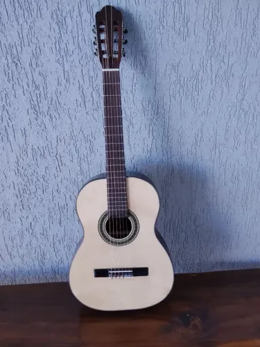 Violão de lutier