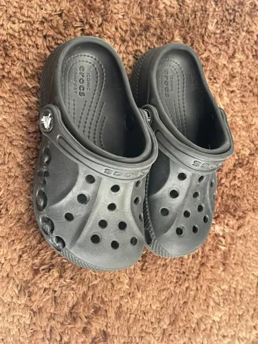 crocs infantil pouco usado