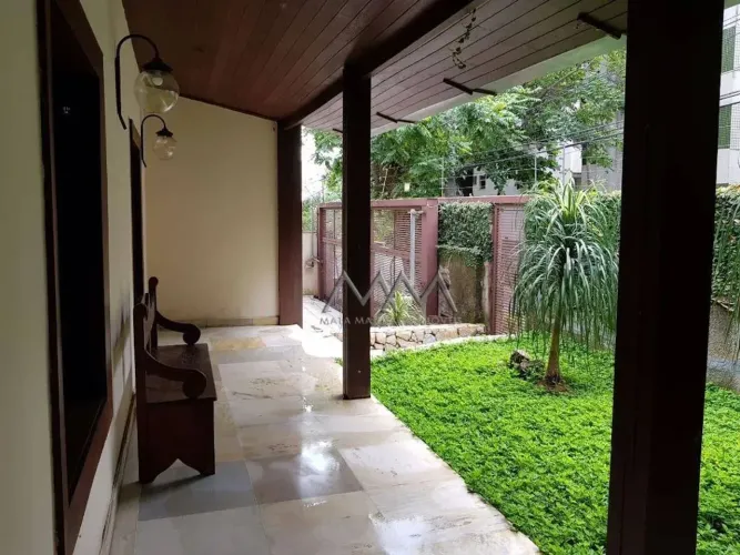 Casa à Venda no Santa Lucia com 4 Quartos  600m²