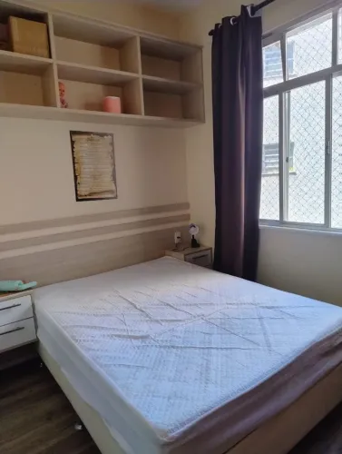 Apto mobiliado 1qto Elevador garagem coberta ótima localização 10min. feirinha 5' da feso
