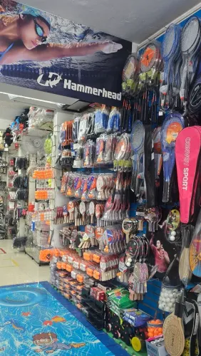 Vaga para vendedor de loja de material esportivo de ambos os sexos.