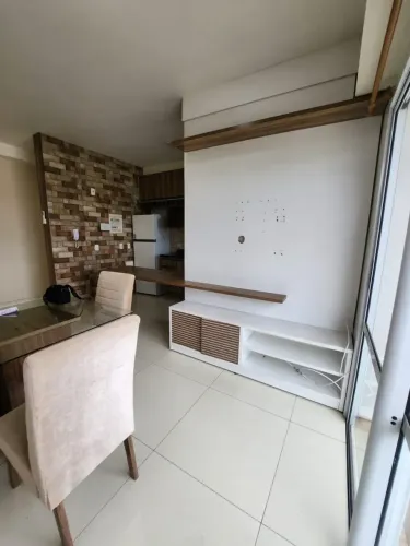 Apartamento no Flex Parque 10 climatizado, 2 quartos sendo 1 suíte, varanda.