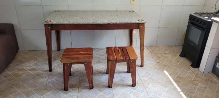 Mesa tampa de granito com banco 
