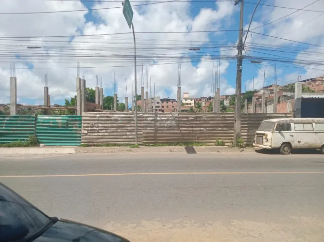 Terreno com Costrução Iniciada.
