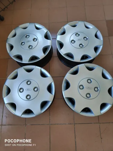 VENDO JOGO DE RODAS FORD ARO 14 c/carlotas.