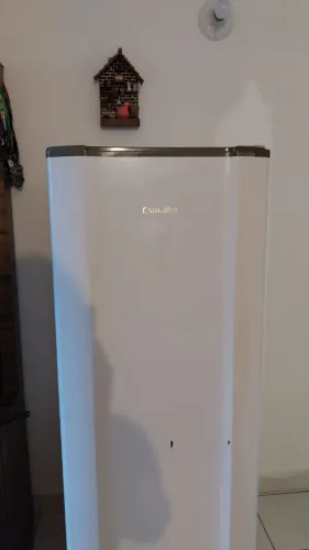 Geladeira Esmaltec ROC31 245L Branca