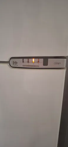 Vendo geladeira em ótimo estado!Frost Free 352 litros.