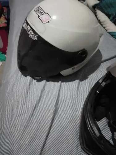 Vendo dois capacete usado em bom estado