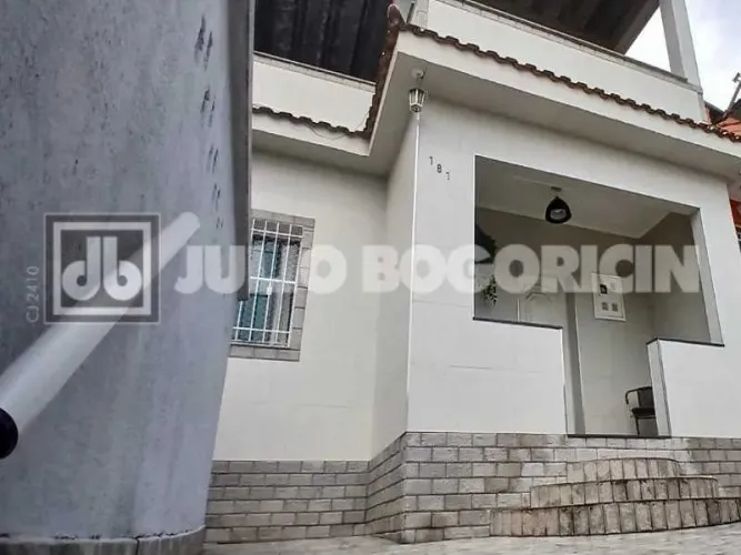 CASA - BRAZ DE PINA - 2 QUARTOS - EDICULA -TERRAÇO COBERTO - VAGA FECHADA