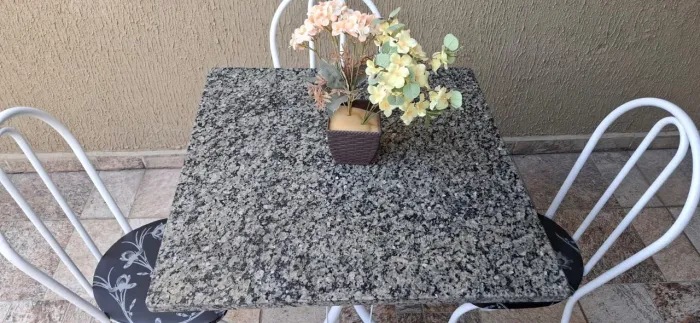 Mesa com 4 cadeiras, Entrego também!!