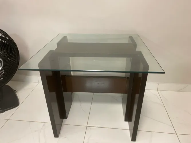 Mesa para Computador com Tampo de Vidro - Bom Estado