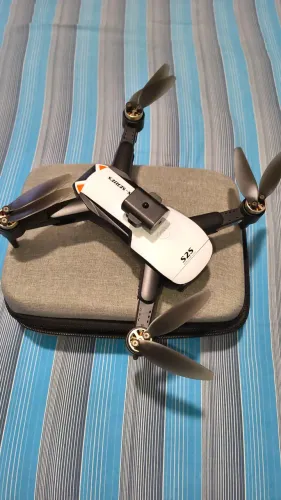Drone S2S Completo com 4 Baterias, cabo USB, jogo de chave e Bolsa de Proteção e Manual.