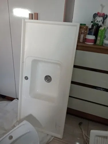 Vendo pia de cozinha e pia de banheiro com suporte