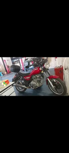 Moto integra e muito bem conservada com manutenções em dia.