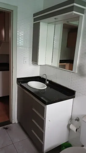 Armário de banheiro com espelho em MDF
