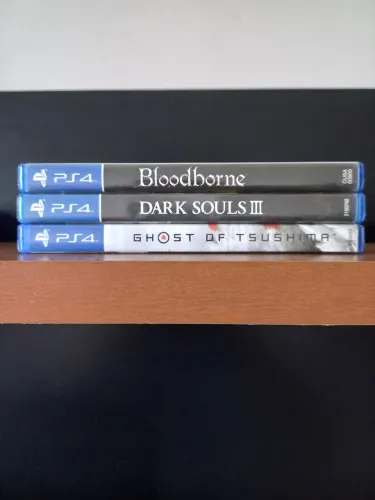 BLOODBORNE + DARK SOULS 3 + GHOST OF TSUSHIMA PS4 MIDIA FÍSICA 