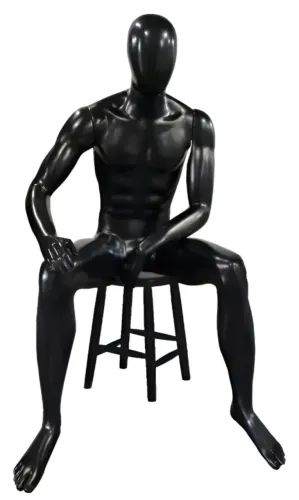 Vendo manequim masculino sentado preto