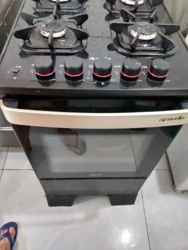 Fogão 4 bocas Muller com forno.