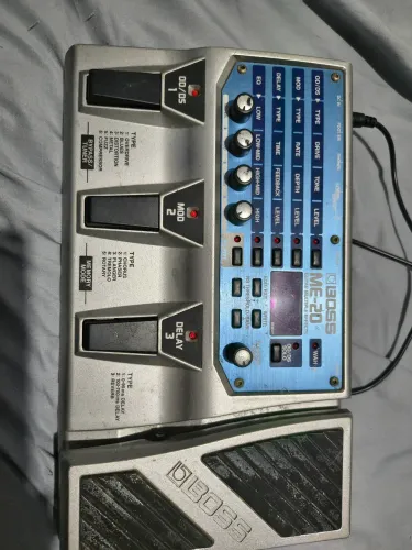 Boss me 20 pedaleira guitarra