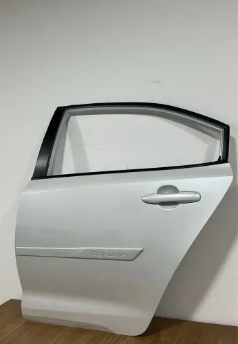Porta traseira Lado esquerdo Toyota Corolla 2023