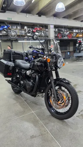 Triumph Bonneville T120 Black 2023 - Equipada para você viajar com conforto