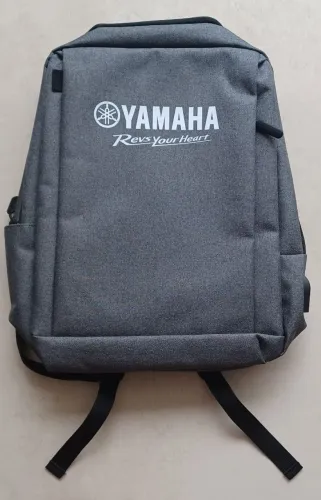 Mochila para notebook em 300D, medindo 32 x 41 x 12cm. Entradas USB e Jack 3,5mm. NOVA!