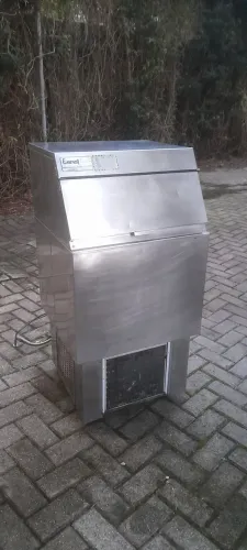 Máquina de gelo industrial Everest modelo EGC 75A 220V capacidade 25kg